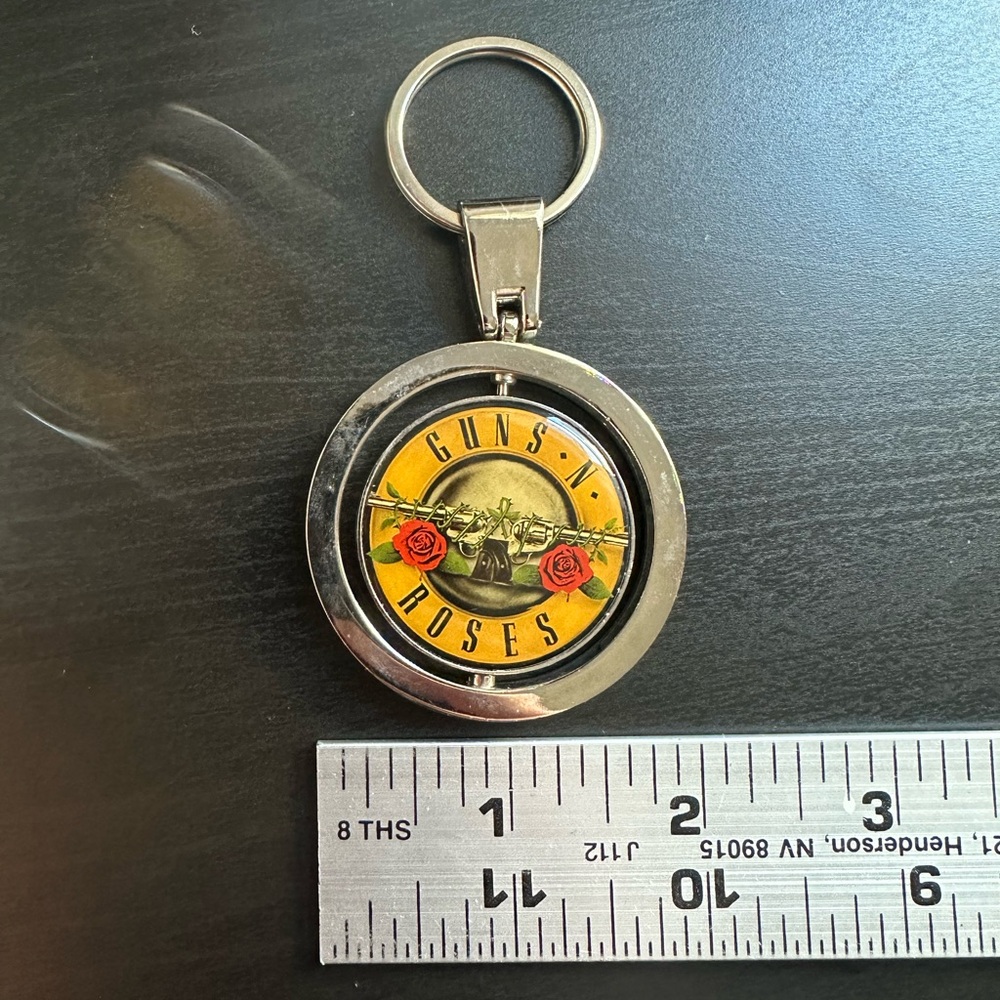 Metal Guns N' Roses Keychain - Picture 7 of 8
